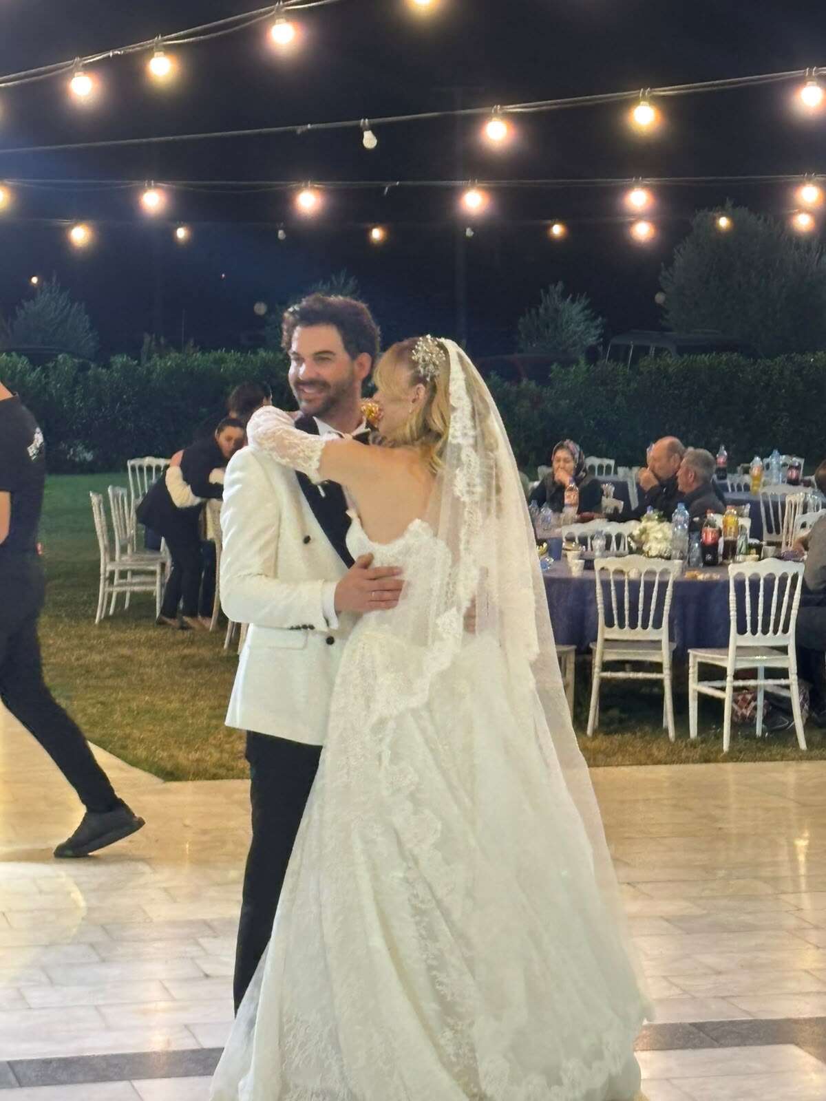 Milaslı Oyuncu Tolga Bengü Ve Seda Keskol Dünya Evine Girdi 3